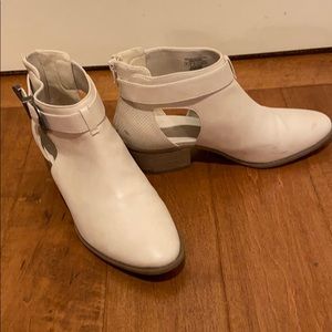 American eagle bootie